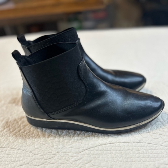 Metaphor Black Ankle Boots. Size 8. Cabincore. - Picture 3 of 8